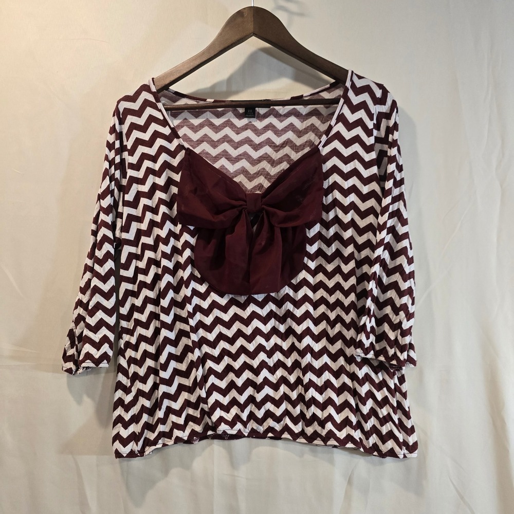 Living Doll 2X Burgundy‎ White Chevron 3/4 Sleeve Bow Front Top Made in USA